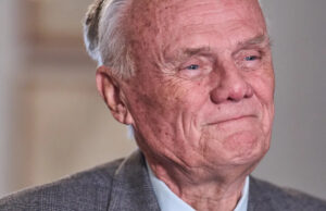 Trump não é o primeiro presidente a querer mais espaço para entretenimento, diz o porteiro de longa data da Casa Branca Yahoo news home