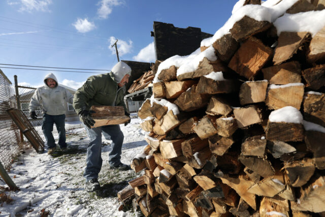 Trump não se importa se as pessoas não podem pagar Desenho animado de David Horsey