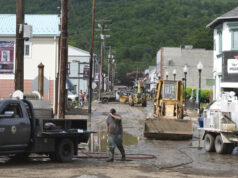 Trump odeia o país Trump. Mas será que algum dia eles o odiarão de volta? O presidente Donald Trump fala durante uma reunião de gabinete na Casa Branca, terça-feira, 2 de dezembro de 2025, em Washington. (Foto AP/Julia Demaree Nikhinson)