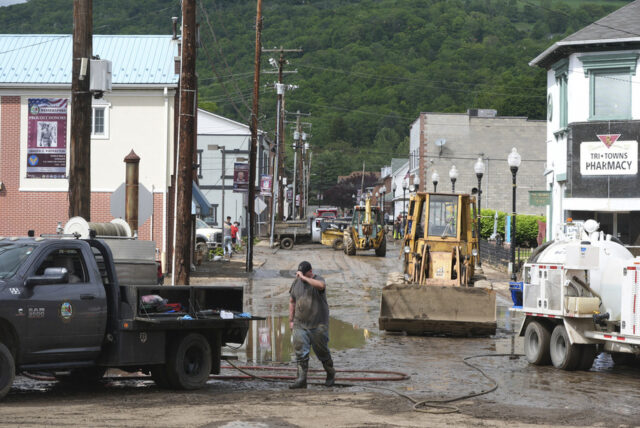 Trump odeia o país Trump. Mas será que algum dia O presidente Donald Trump fala durante uma reunião de gabinete na Casa Branca, terça-feira, 2 de dezembro de 2025, em Washington. (Foto AP/Julia Demaree Nikhinson)
