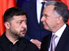 Trump oferece garantia de segurança ‘padrão platina’ para a Ucrânia na tentativa de acabar com a guerra O presidente ucraniano Volodymyr Zelensky e o enviado especial dos EUA Steve Witkoff em Berlim.