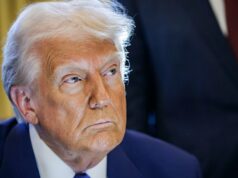 Trump ordena revisão de vacinas infantis e chama os EUA de “atípicos” A nomeação de Robert F. Kennedy Jr por Trump como secretário de saúde, vista aqui com a esposa de Kennedy, Cheryl Hines, inaugurou uma nova era na política de saúde dos EUA.