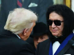 Trump presenteia homenageados do Kennedy Center com medalhões de ouro: ‘O melhor em artes e cultura americanas’ Trump presenteia homenageados do Kennedy Center com medalhões de ouro: 'O melhor em artes e cultura americanas'