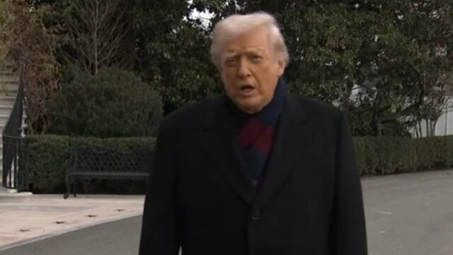 Trump promete retaliar após três americanos mortos em ataque na Trump promete retaliar após três americanos mortos em ataque na Síria