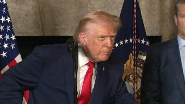 Trump reage às fotos tornadas públicas dos arquivos de Epstein
