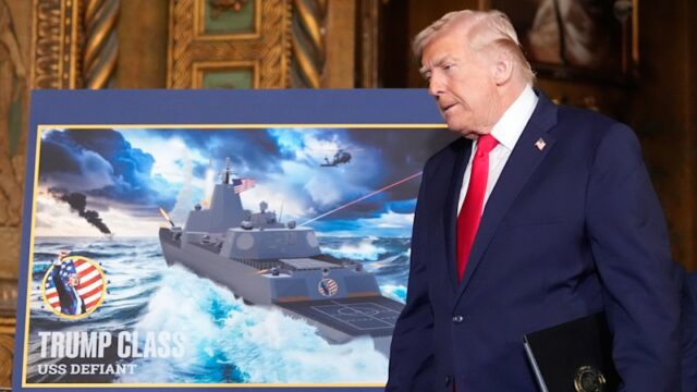 Trump revela novo navio de guerra – com seu próprio nome
