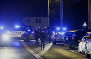 Trump suspende programa de loteria de green card que permitiu suspeita de tiroteio na Universidade Brown e MIT entrar nos EUA Yahoo news home