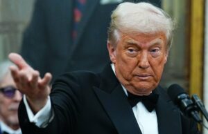 Trump zomba de Jimmy Kimmel ‘terrível’ antes do show de honra do Kennedy Center | Vídeo Trump zomba de Jimmy Kimmel 'terrível' antes do show de honra do Kennedy Center | Vídeo