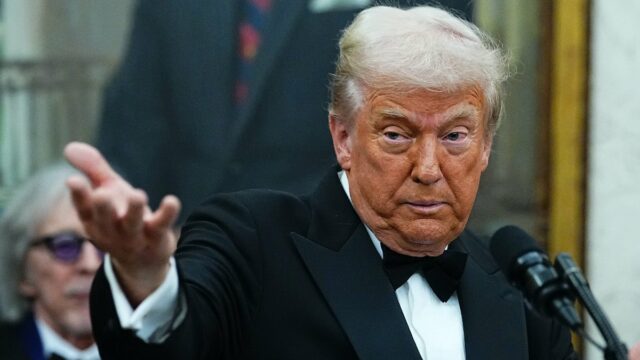 Trump zomba de Jimmy Kimmel 'terrível' antes do show de honra do Kennedy Center | Vídeo
