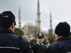 Turquia detém dezenas de suspeitos do ISIS por supostas conspirações de ataques no Natal Turquia detém dezenas de suspeitos do ISIS por supostas conspirações de ataques no Natal