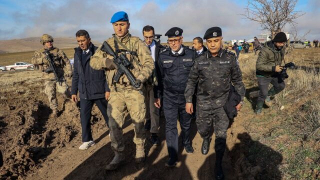 Turquia e Líbia intensificam investigação sobre acidente de avião mortal perto de Ancara
