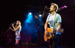 Tyler Hilton e Kate Voegele, do One Tree Hill, nos levam aos bastidores da turnê One Tree Hill Tyler Hilton e Kate Voegle falam em turnê juntos, apesar dos personagens nunca se encontrarem 1