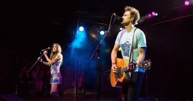 Tyler Hilton e Kate Voegele, do One Tree Hill, nos One Tree Hill Tyler Hilton e Kate Voegle falam em turnê juntos, apesar dos personagens nunca se encontrarem 1