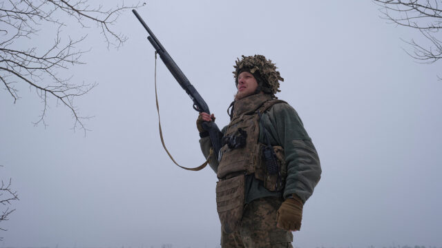 UE anuncia empréstimo de 105 mil milhões de dólares para financiar a defesa da Ucrânia contra a Rússia
