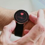 UE leva crédito pelos recursos do iOS 26.3 e diz que incentiva a inovação | A foto mostra um smartwatch de terceiros