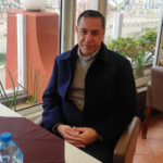 Um ano detido em Israel, filho do Dr. Hussam Abu Safia implora por libertação