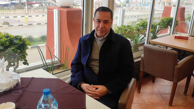 Um ano detido em Israel, filho do Dr. Hussam Abu Safia implora por libertação
