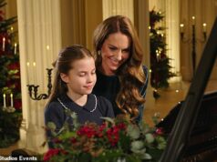 Um dueto real! Kate Middleton é acompanhada por sua filha Charlotte ao piano enquanto elas se apresentam juntas na abertura do concerto de canções de Natal repleto de estrelas da princesa A Princesa de Gales e sua filha, a Princesa Charlotte, se uniram para um impressionante dueto de piano “especial”