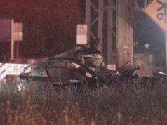 Um homem morreu e dois ficaram feridos após carro bater em poste em Vitória Um homem morreu e dois ficaram feridos após carro bater em poste em Vitória