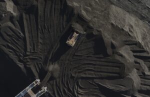 Um novo relatório descreve profundos cortes ambientais, estado por estado ARQUIVO - A Warrick Power Plant, uma estação geradora movida a carvão, opera em 8 de abril de 2025, em Newburgh, Indiana (AP Photo/Joshua A. Bickel, Arquivo)