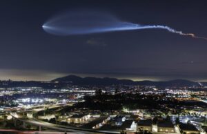 Um satélite Starlink explodido está orbitando a Terra agora Um satélite Starlink explodido está orbitando a Terra agora