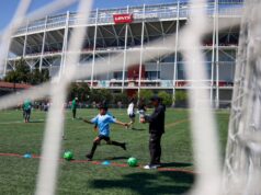 Uma batalha entre os pais do futebol e a NFL eclodiu durante o Super Bowl 50. Uma década depois, Santa Clara está tentando garantir que isso não aconteça novamente. Uma batalha entre os pais do futebol e a NFL eclodiu durante o Super Bowl 50. Uma década depois, Santa Clara está tentando garantir que isso não aconteça novamente.