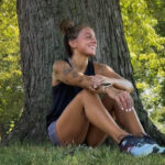 Katelyn Jonozzo com porta para tratamento de câncer