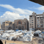 Edifícios em Gaza foram destruídos pelo bombardeamento de Israel. (Al Jazeera)