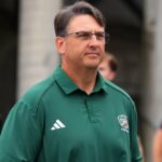 Leslie Caudill Turner, esposa do treinador desaparecido da escola secundária da Virgínia, Travis Turner, aborda o misterioso desaparecimento do marido 4