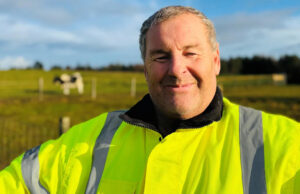 Usei Lego para projetar uma fazenda para pessoas cegas – como eu Blocos de Lego azuis e cinzas que foram usados para criar um projeto de construção.