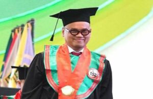 Uya Kuya se forma no mestrado em Direito, tese revela caso de saque de sua casa Uya Kuya se forma no mestrado em Direito, tese revela caso de saque de sua casa