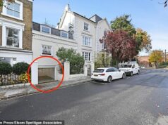 Vaga de estacionamento individual embaixo da casa no oeste de Londres está à venda por quase £ 300.000 O estacionamento privado fora da rua em Notting Hill custa quase £ 300.000