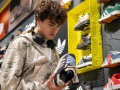 Varejista de tênis arquiva Capítulo 11 e fecha a maioria de suas lojas Varejista de tênis arquiva Capítulo 11 e fecha a maioria de suas lojas