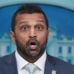 Daniel Bongino fala durante uma audiência do Comitê Judiciário da Câmara sobre as mudanças propostas nas práticas policiais e na responsabilização no Capitólio, quarta-feira, 10 de junho de 2020, em Washington. (Michael Reynolds/Pool via AP)