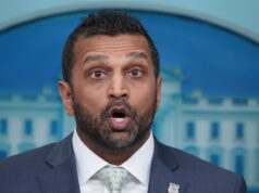 Kash Patel não consegue parar de estragar tudo Daniel Bongino fala durante uma audiência do Comitê Judiciário da Câmara sobre as mudanças propostas nas práticas policiais e na responsabilização no Capitólio, quarta-feira, 10 de junho de 2020, em Washington. (Michael Reynolds/Pool via AP)