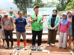 Vice-deputado do DPR Cucun constrói casa de realocação para vítimas de deslizamentos de terra em Bandung Vice-deputado do DPR Cucun constrói casa de realocação para vítimas de deslizamentos de terra em Bandung