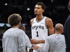 Victor Wembanyama exala confiança após papel raro no Spurs Victor Wembanyama exala confiança após papel raro no Spurs