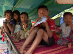 Vídeo: Reportagens da Al Jazeera do campo de deslocados cambojanos Vídeo: Reportagens da Al Jazeera do campo de deslocados cambojanos