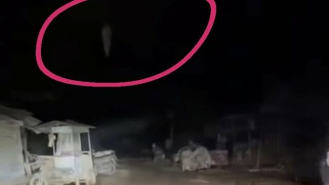 Vídeo viral de objetos brancos no céu de Aceh Tamiang após o dilúvio se torna o centro das atenções dos internautas
