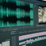 Vídeos longos do Instagram e controle total do seu feed podem estar nos planos | Aplicativo de edição de vídeo mostrado em um monitor de tela ultralarga