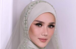 Virais! No momento em que Mulan Jameela beijou a mão da mãe de Maia Estianty, a expressão de sua mãe foi destacada pelos internautas Virais! No momento em que Mulan Jameela beijou a mão da mãe de Maia Estianty, a expressão de sua mãe foi destacada pelos internautas