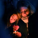 Vítimas de tiroteio na Universidade de Brown são homenageadas na Vigília Comunitária de Providence