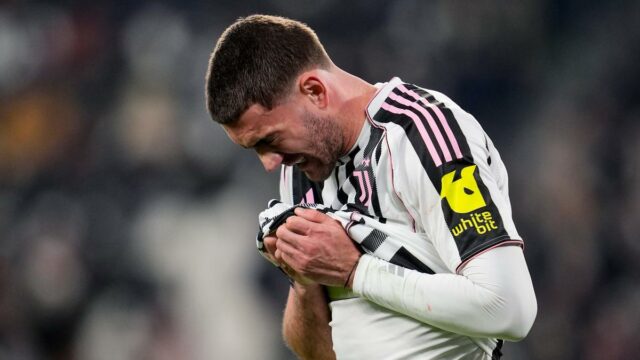 Vlahovic, da Juve, deve ficar afastado por um longo período devido a lesão na virilha
