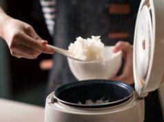 Você costuma reaquecer sobras de arroz? Médico revela erros triviais que podem desencadear envenenamento Você costuma reaquecer sobras de arroz? Médico revela erros triviais que podem desencadear envenenamento