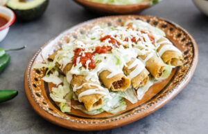 Você se lembra da extinta rede mexicana que já foi a segunda maior da América? Um grande lado vermelho que diz "fechado" em todas as letras maiúsculas.