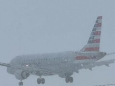 Voos cancelados porque o clima de neve forte causa caos nas viagens Voos cancelados porque o clima de neve forte causa caos nas viagens