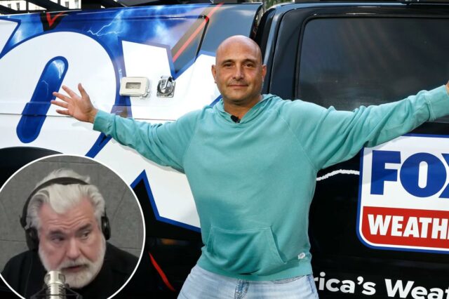 WFAN cortar o show de Sal Licata e Brandon Tierney Craig Carton, um homem de cabelos e barba grisalhos, usando fones de ouvido e um moletom preto, falando ao microfone.