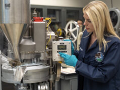 WTF concorda com Trump expandindo a definição de armas de destruição em massa? Desenho animado de Mike Luckovich