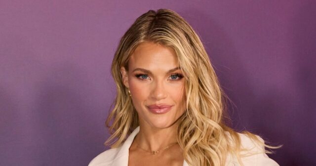 Witney Carson não acha que será ‘vencedora’ na próxima temporada O marido de Witney Carson a surpreendeu com uma festa de boas-vindas após a vitória de ‘DWTS’