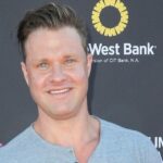 Recurso mandado de prisão emitido para a noiva de Zachery Ty Bryan, Johnnie Faye Cartwright, depois que ela supostamente violou os termos de sua libertação